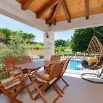 Βίλα Stone House With Pool And Yard - Histra Šumber