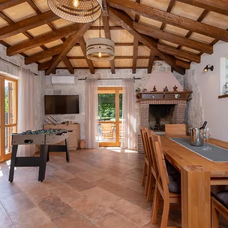 Stone House With Pool And Yard - Histra Villa Šumber