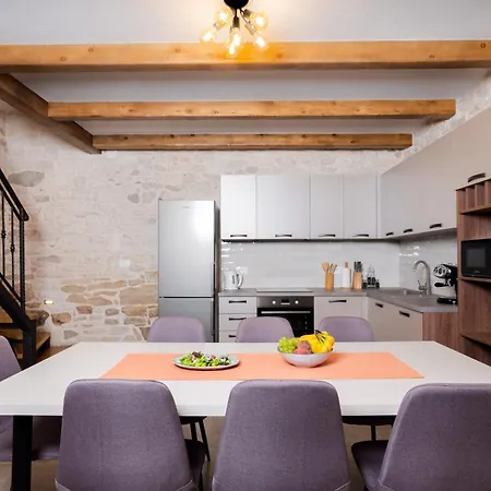 Stone House With Pool And Yard - Histra Villa Sumber