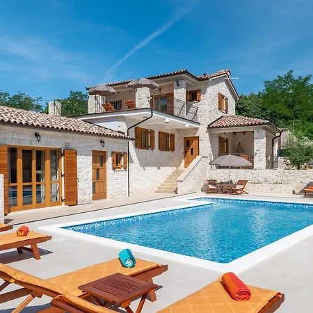 Stone House With Pool And Yard - Histra * Šumber